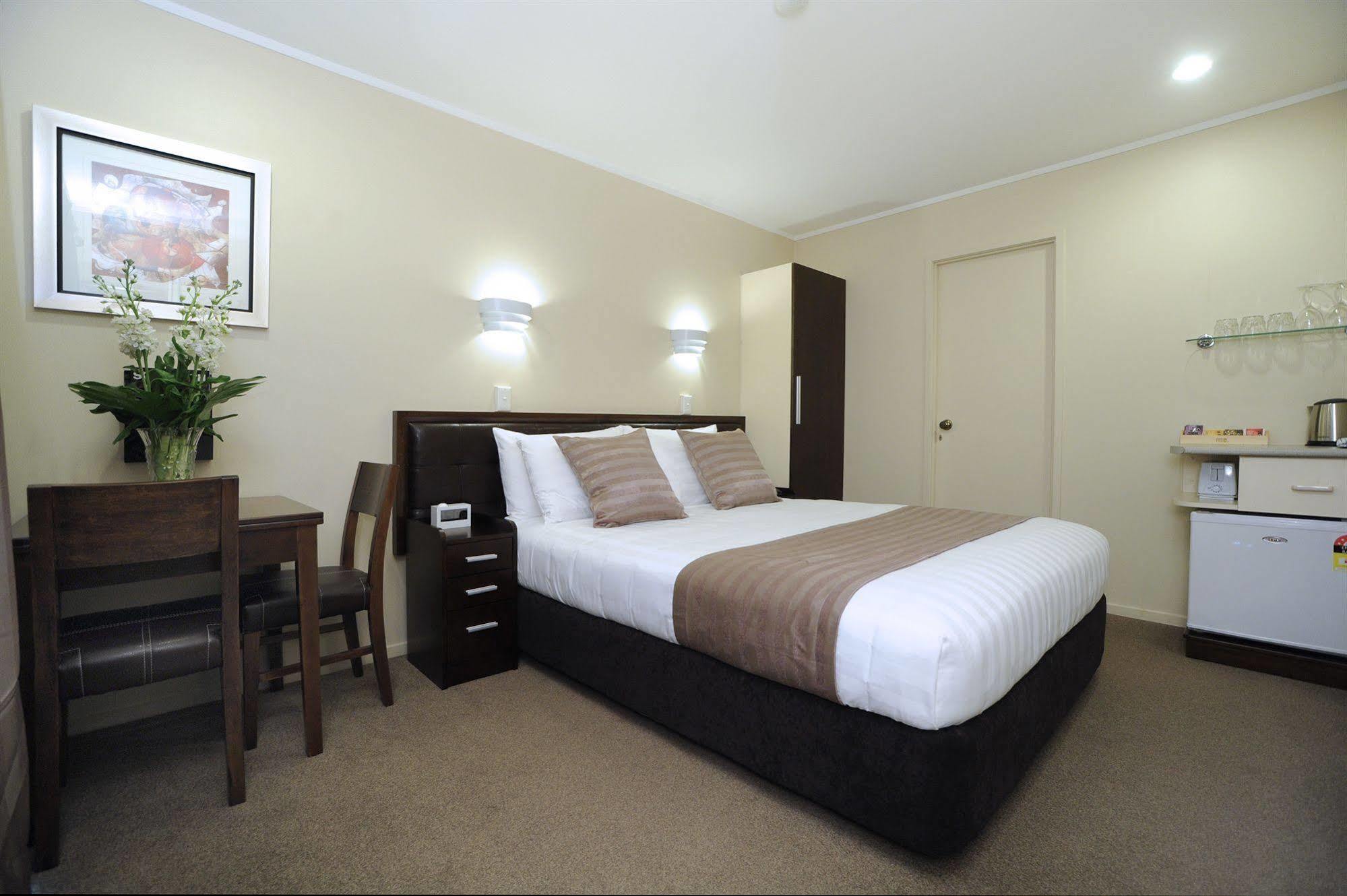 אוקלנד Tudor Court Motor Lodge מראה חיצוני תמונה